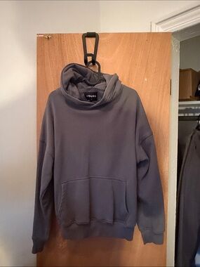 h:ours Men's Crewneck Sweatshirt in Charcoal